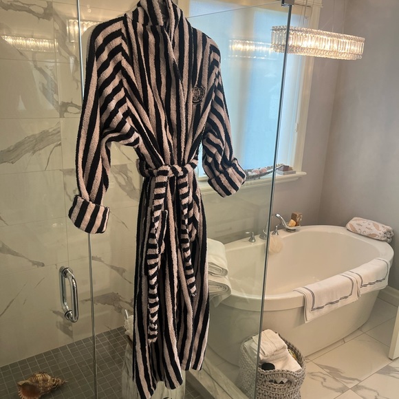 Vintage 1990s🖤 striped  black and gray thirsty, terrycloth robe medium large🖤 - Picture 4 of 14